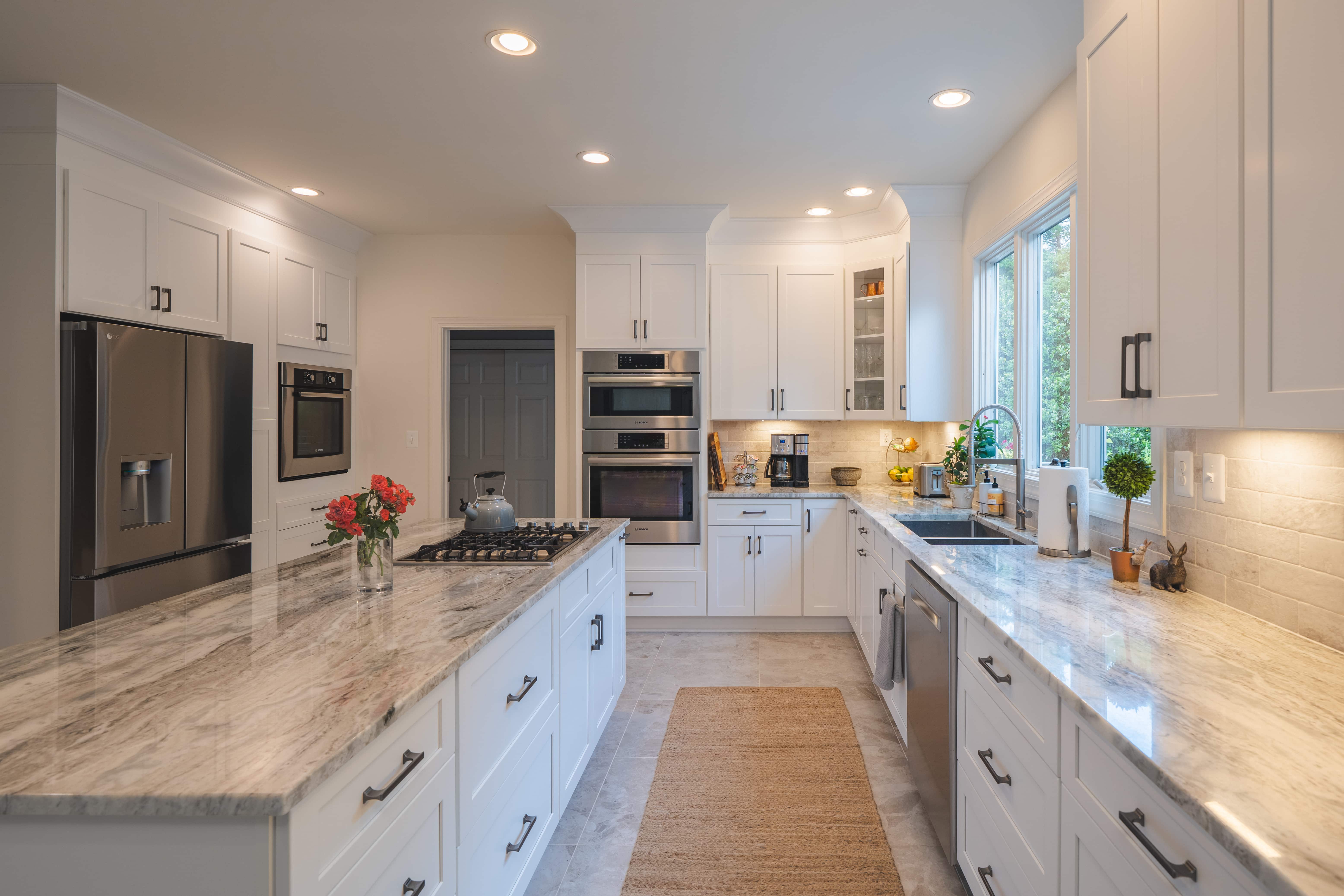Stunning White Kitchen Cabinets with Fantasy Brown Granite, image size:6224x4150