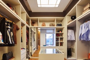 u shaped walk in closet
